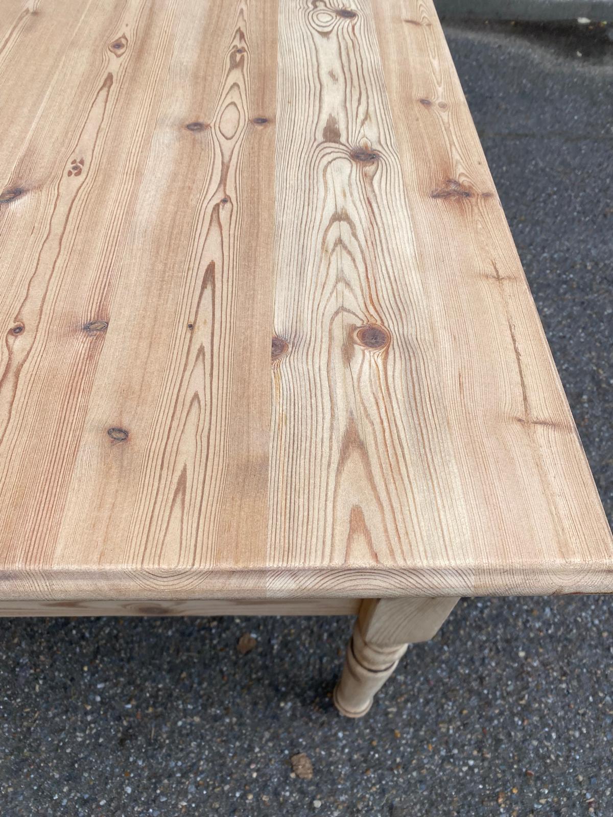 Scandinavian cocktail desk renovated in solid wood from the 90s.