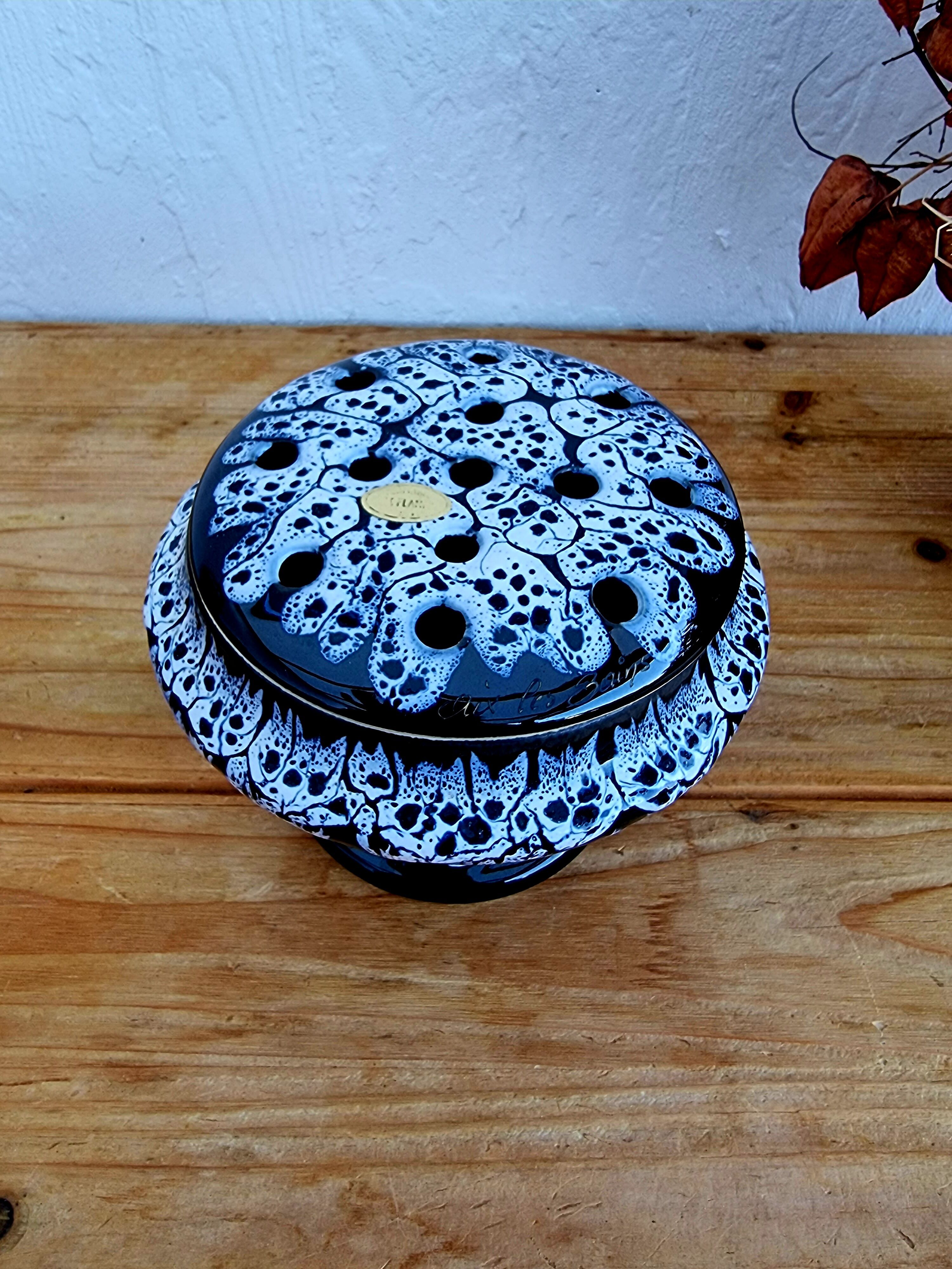 Pique flowers in vintage flamed stoneware