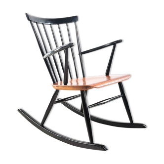 Rocking chair de Hagafors par Roland Rainer