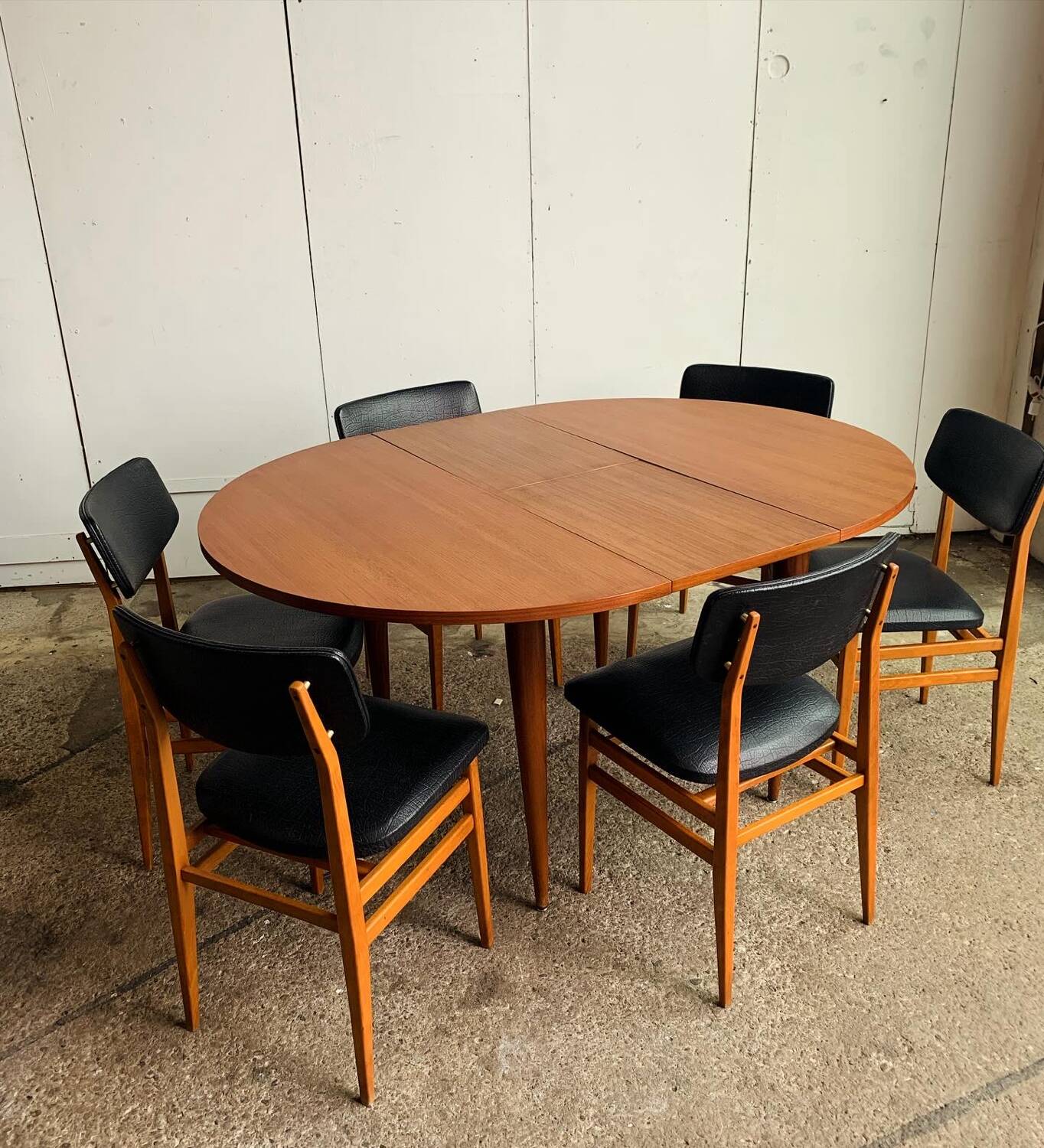 Vintage round extendable table