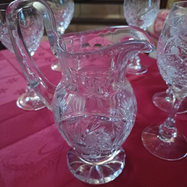 Verres à vin et pichet en cristal taillé Baccarat