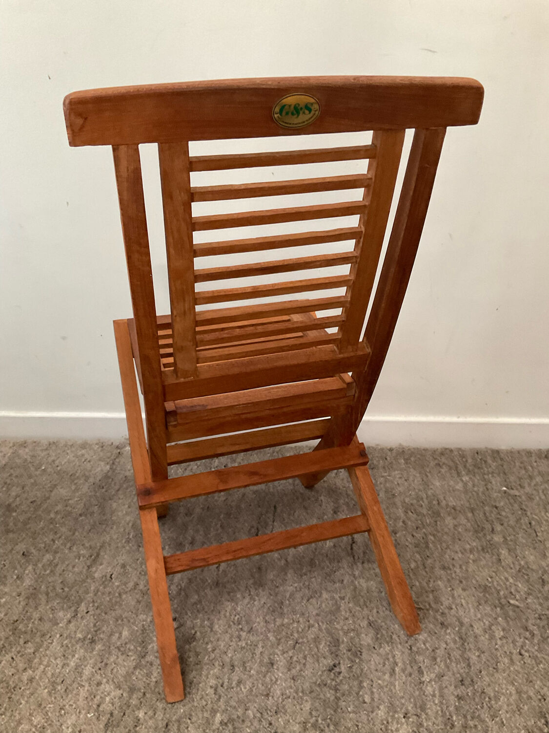 Folding teak children's chair
