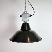 Lampe à pendentif en émail noir industriel d'Elektrosvit, années 1960.