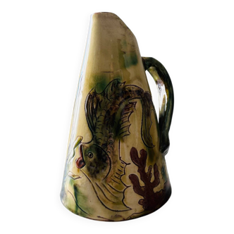 Pitcher signed by Puigdemont