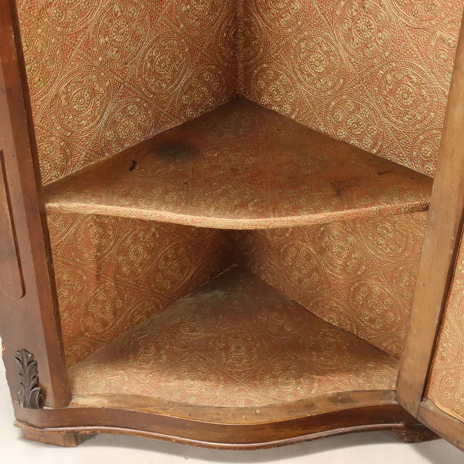 Antique corner cabinet in carved walnut, Italy, 19th century
