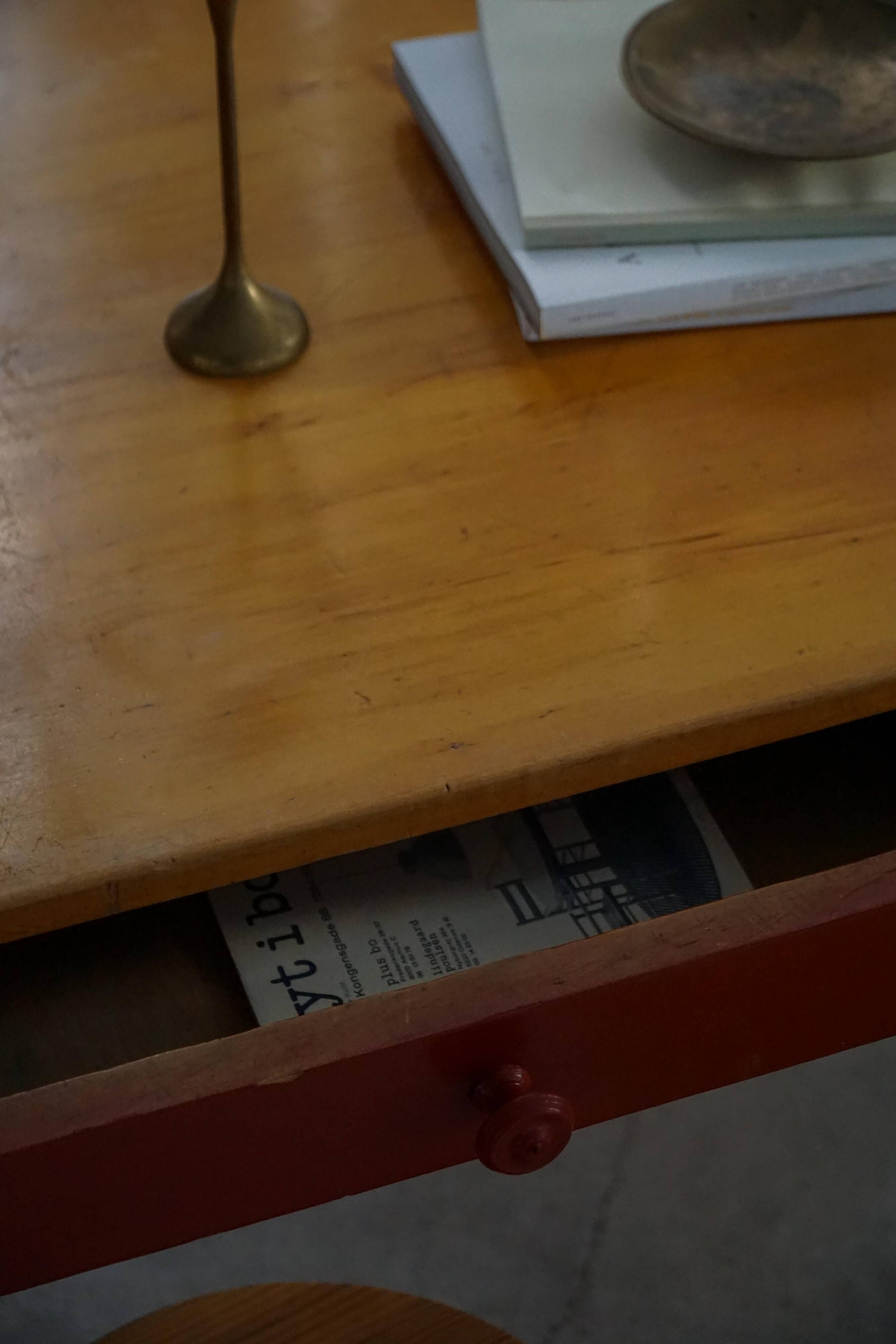 Scandinavian extendable table for writing or dining with a drawer, early 20th century.