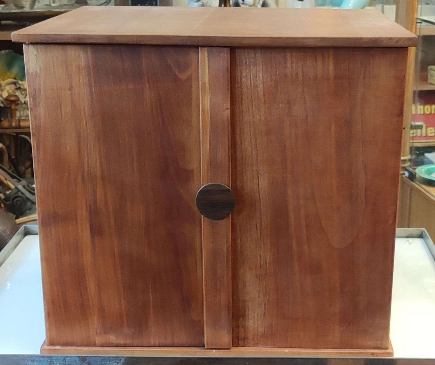 Cigar humidor cabinet