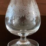 Suite de 4 verres à cognac en cristal soufflés et taillés
