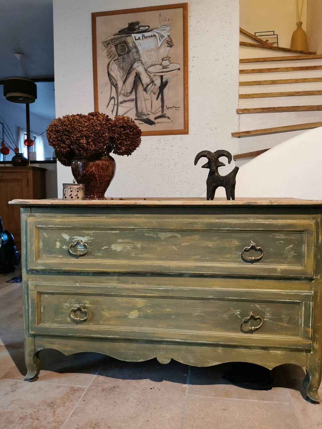 Chest of drawers