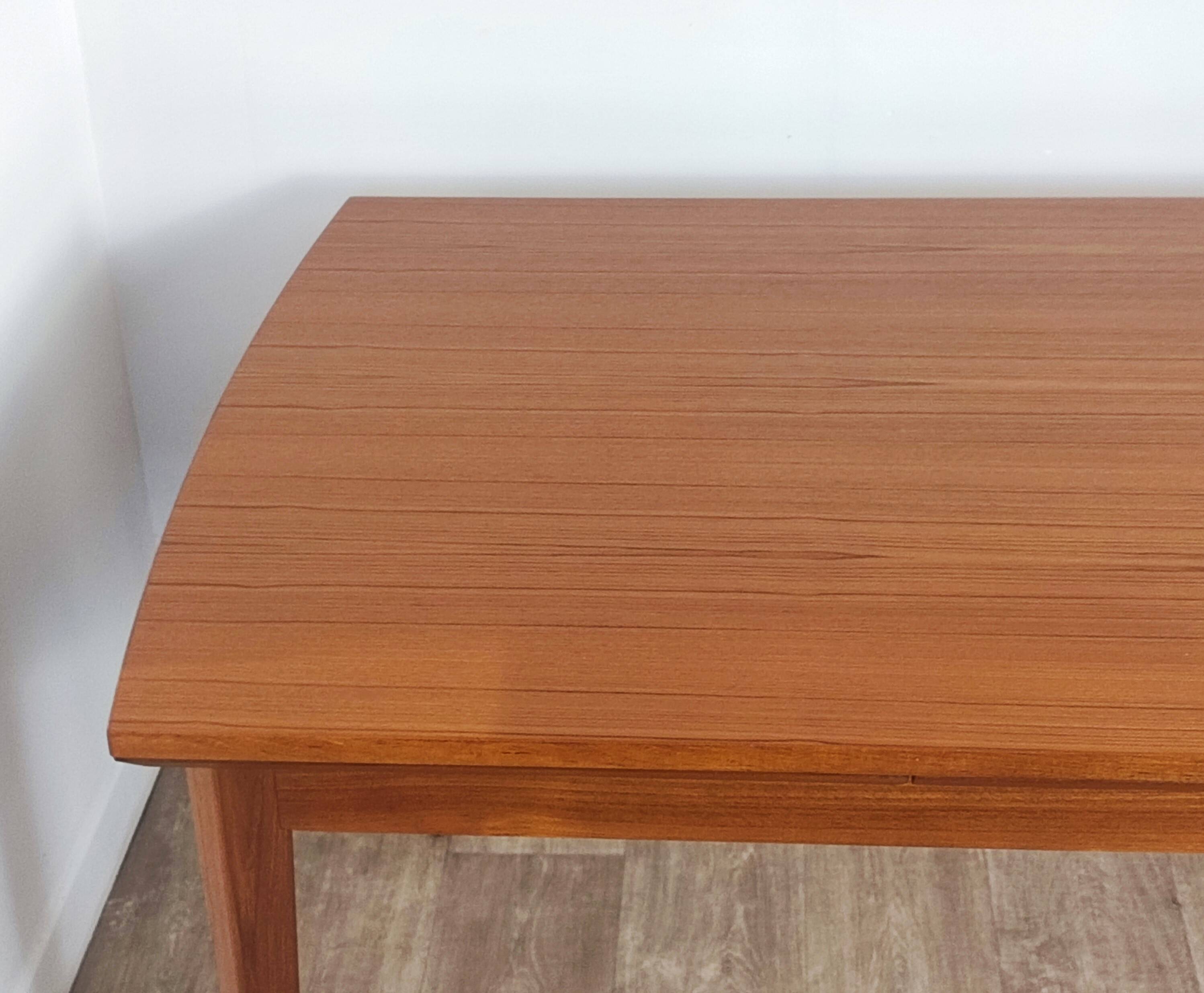 Scandinavian 60' extending table