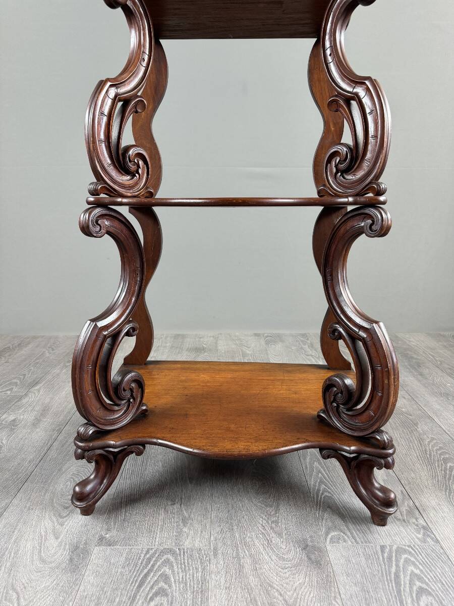 Étagère en chêne sculpté, XIXe siècle