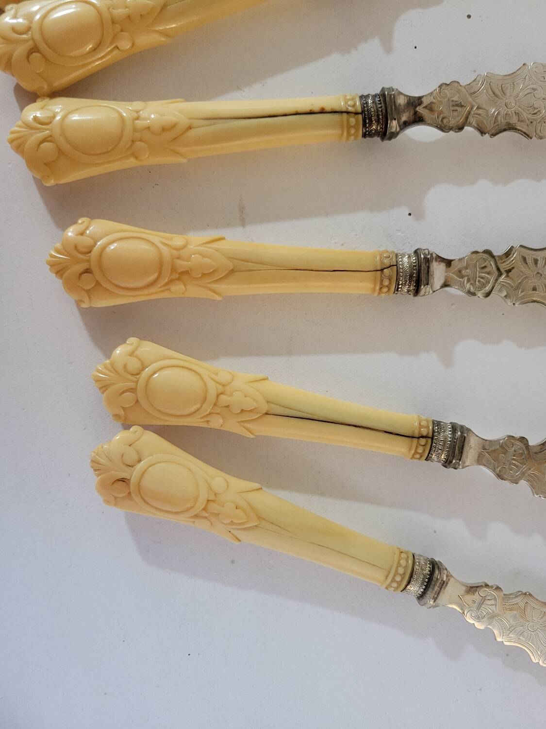 English fish knives in silver and ivory, 19th century