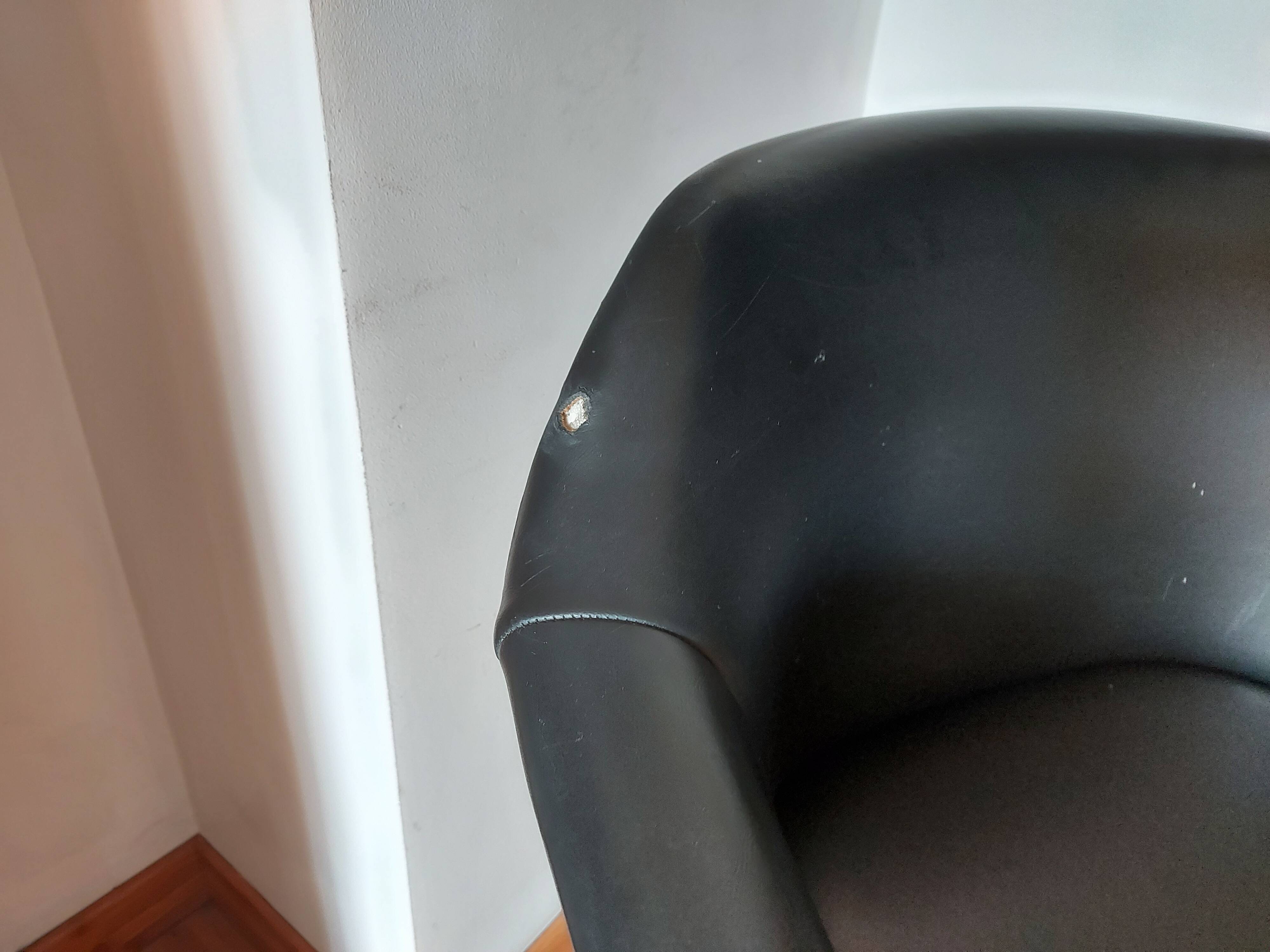 Strafor swivel-hulled office chair