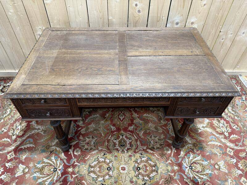 Bureau plat en chêne massif de style Renaissance