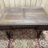 Bureau plat en chêne massif de style Renaissance