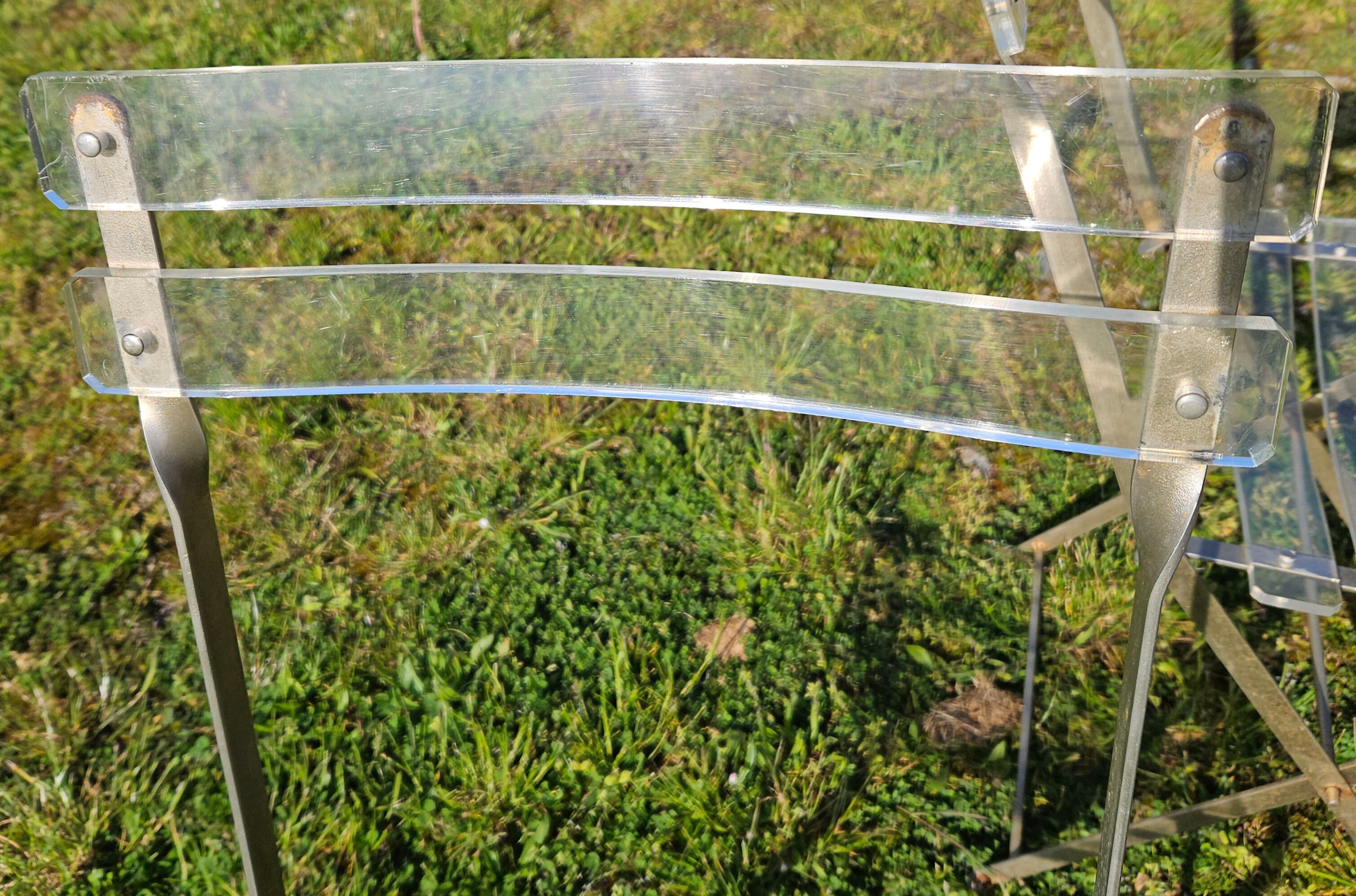 2 invisible folding chairs in metal and transparent plexiglass
