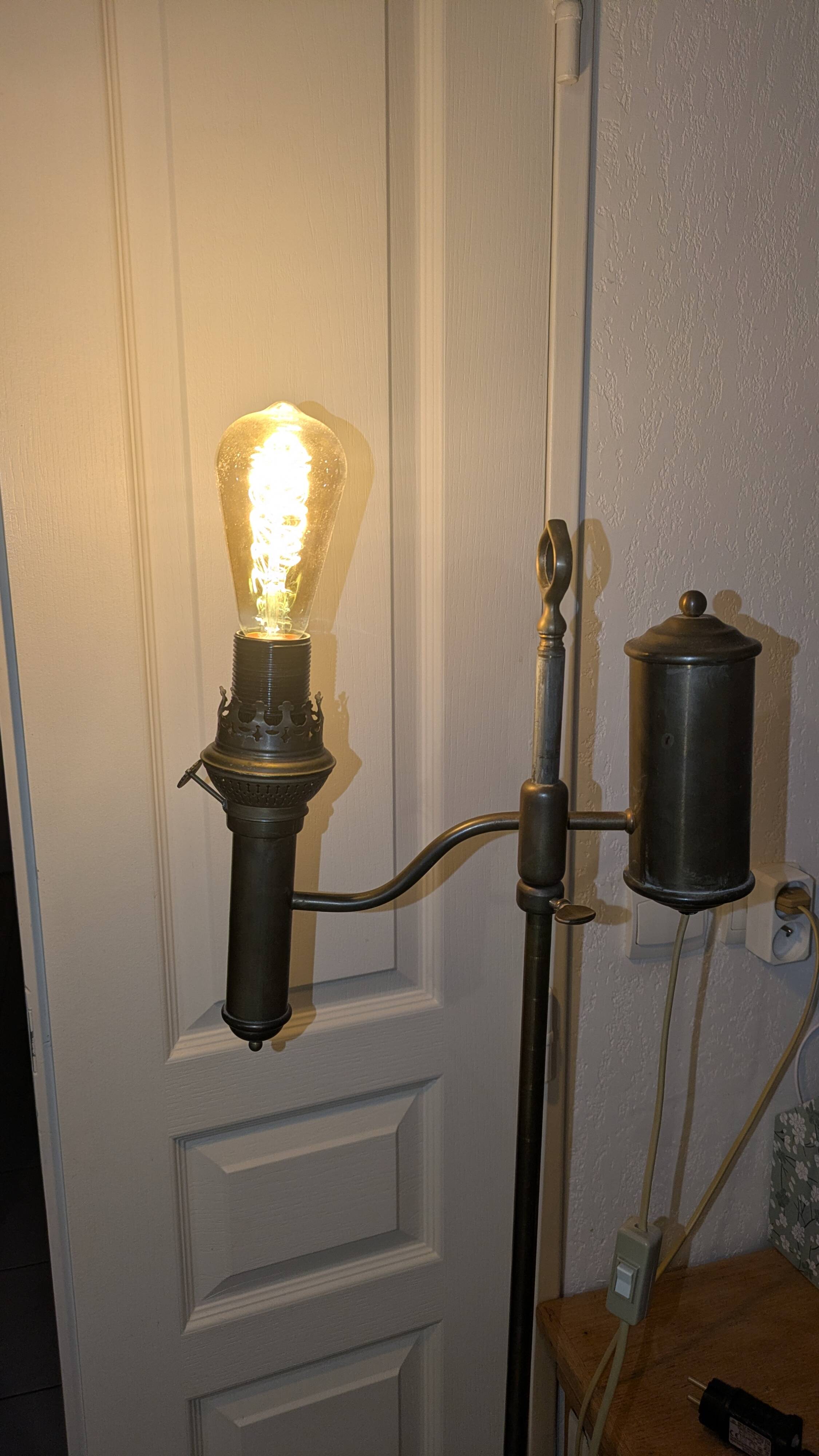 19th Century reading floor lamp - Wild & Wessel burner in solid brass