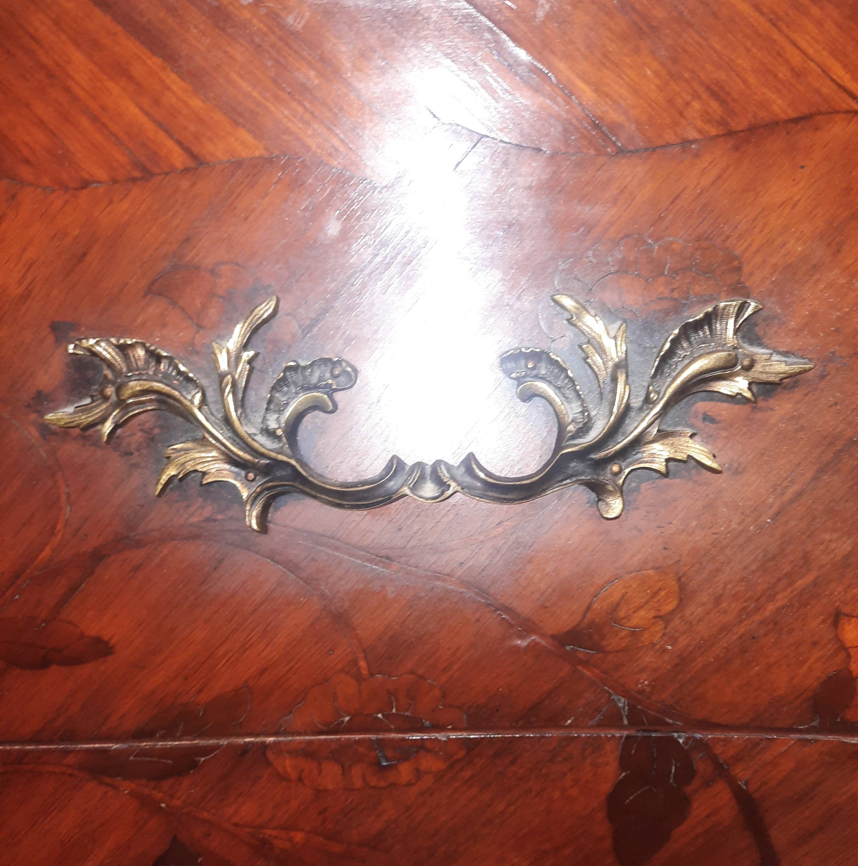 Louis XV style chest of drawers with floral marquetry