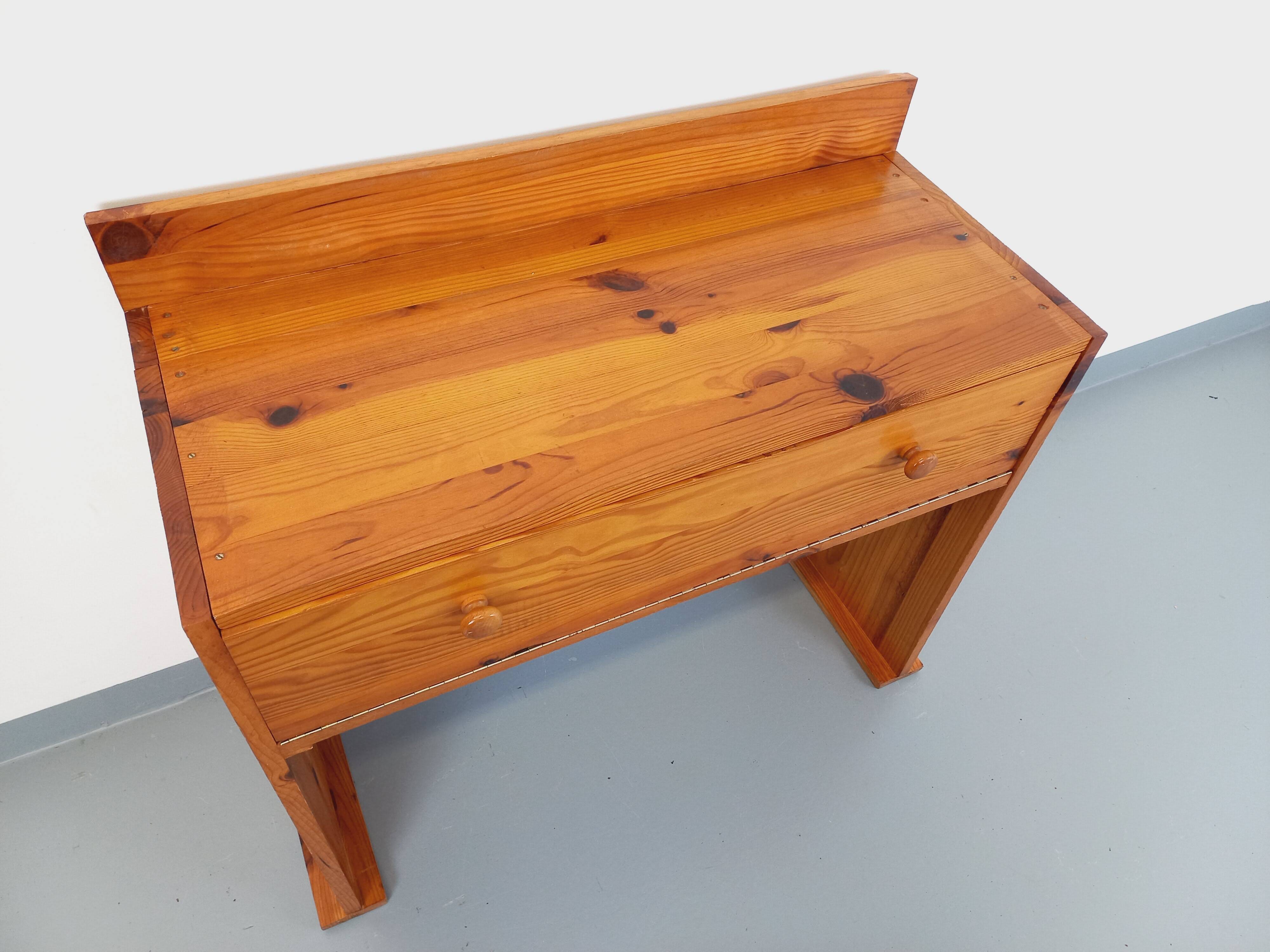 Vintage pine desk with sled legs from the 70s and 80s