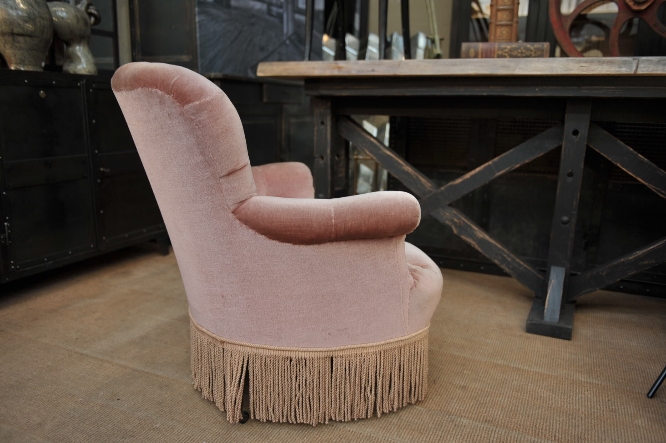 Former Napoleon lll toad chair in pink fabric on wheels