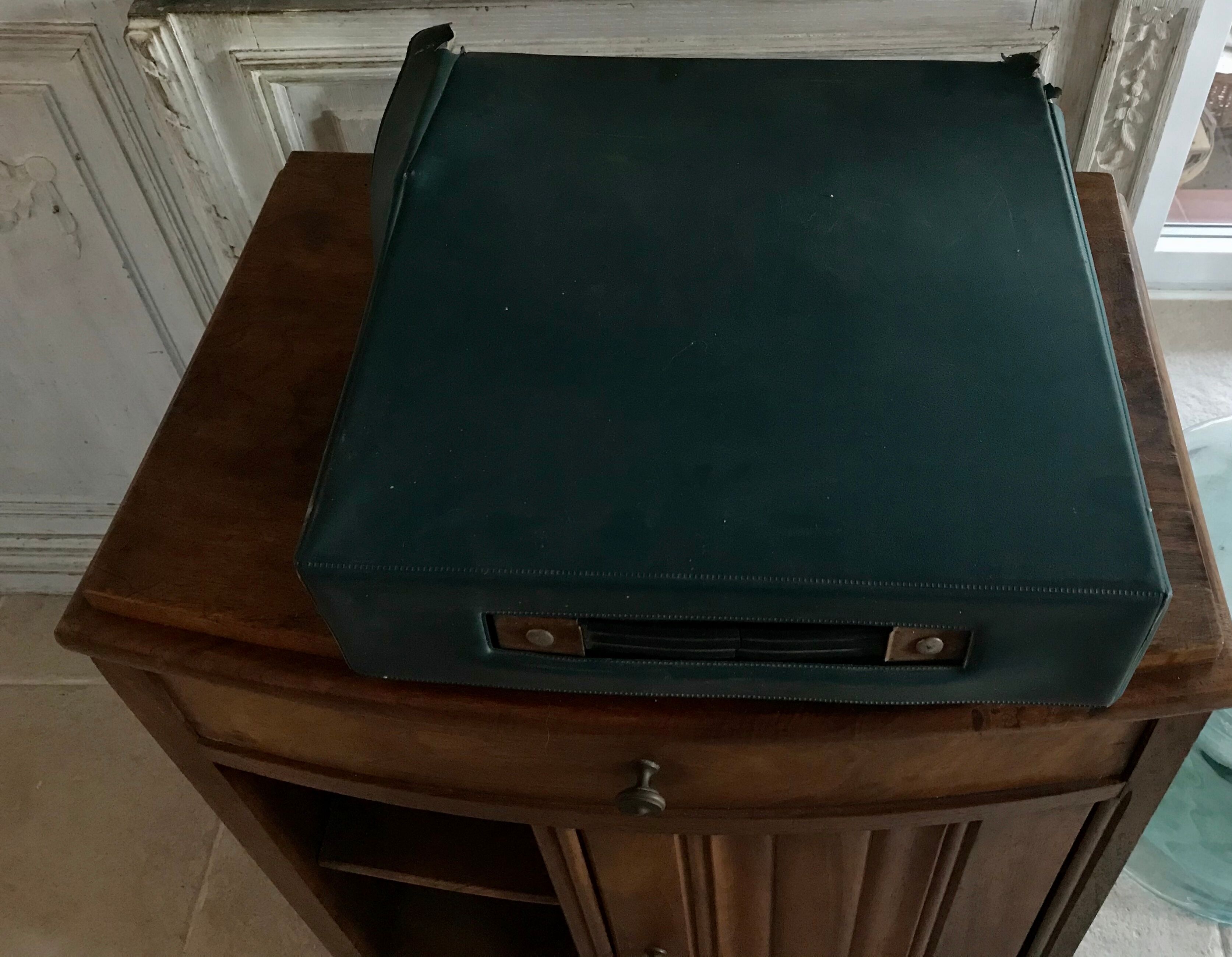 Olivetti lettera 32 typewriter