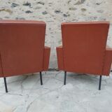 Paire de fauteuils simili cuir marron