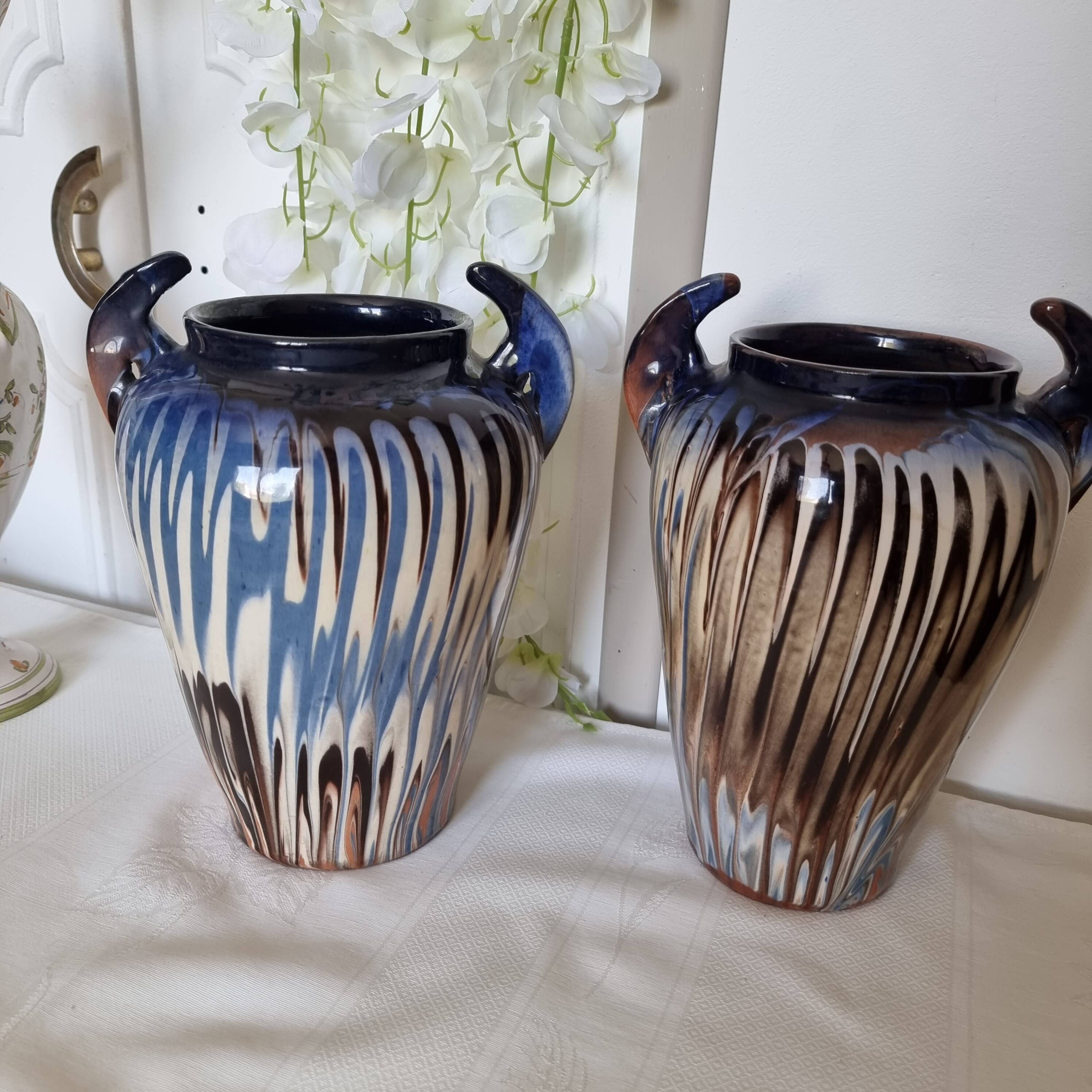 Pair of Art Deco vases in Savoy earthenware, 1940, multi-colored polychromy