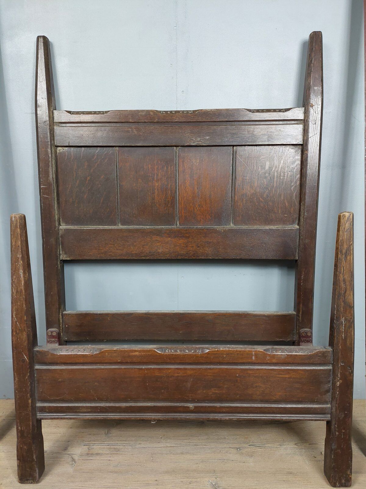 Bed a rustic square of the brand Vono