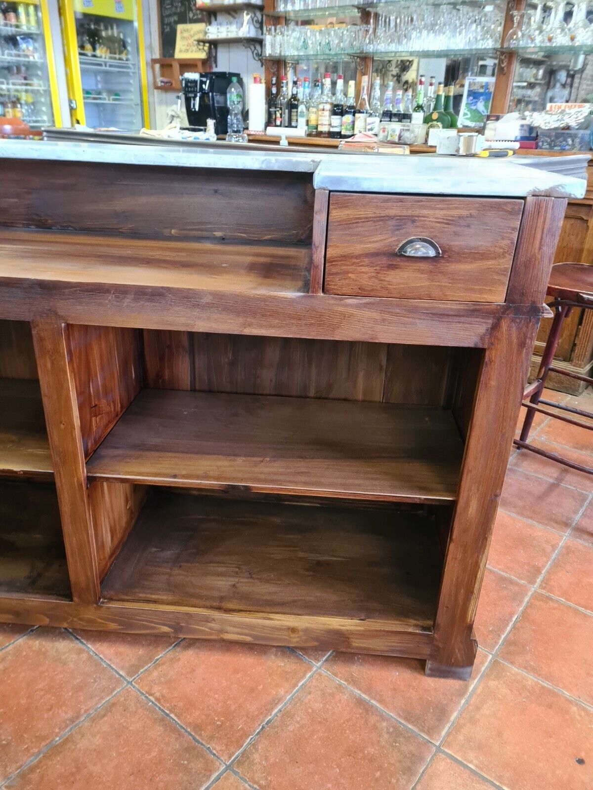 Coffee counter with zinc tray