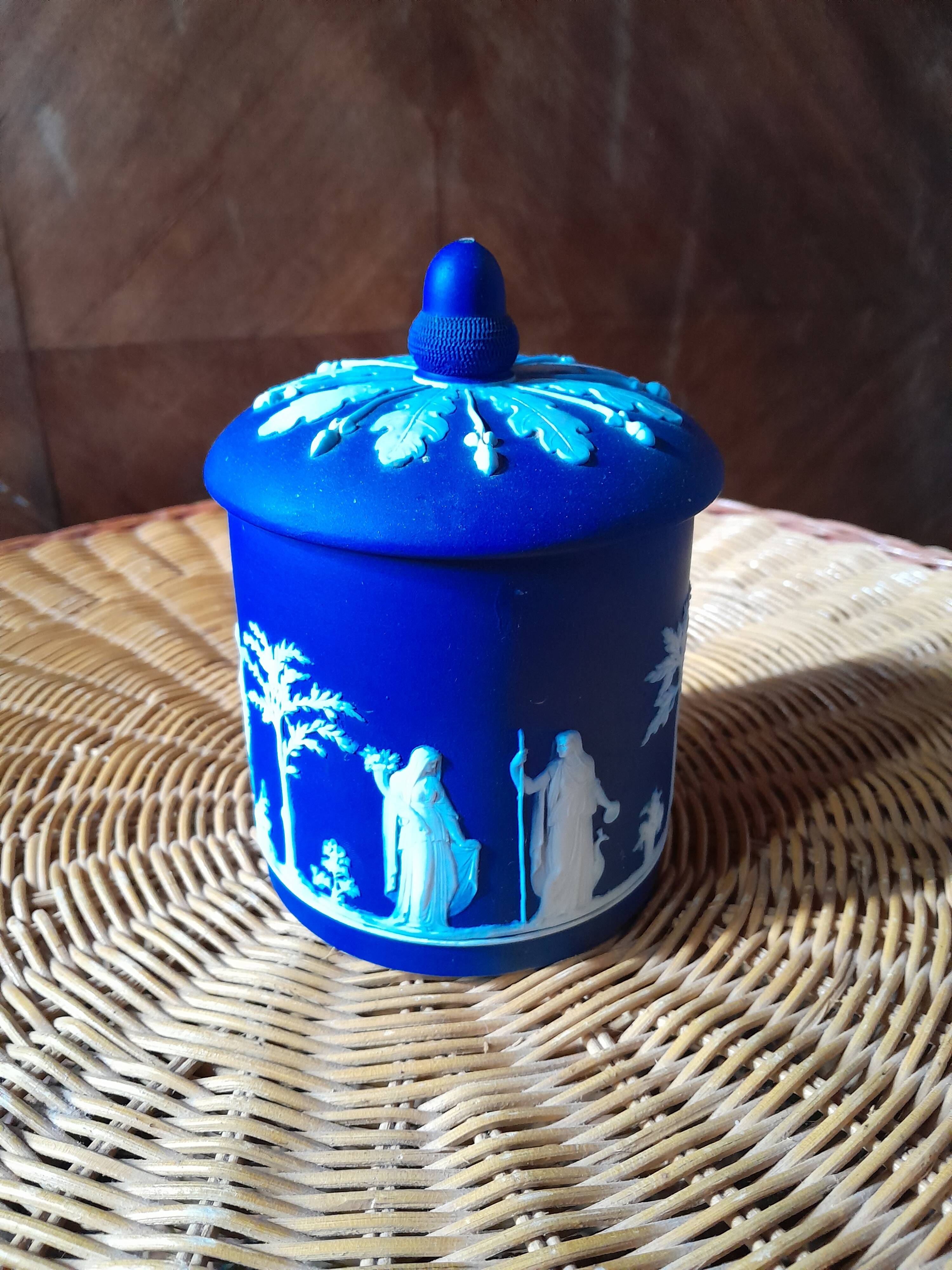 Pot à tabac Wedwood bleu