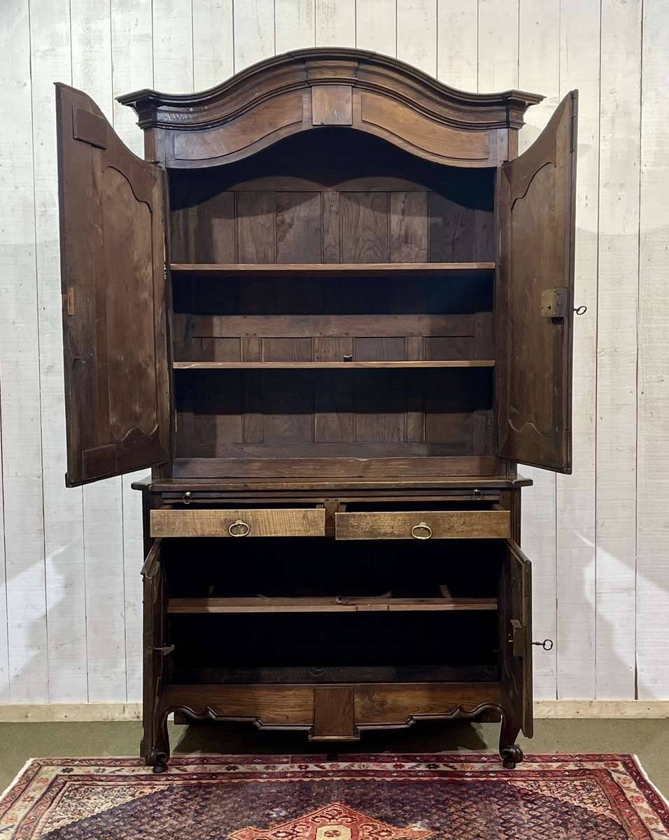 Buffet with 2 bodies in oak and chestnut, Breton work, late 18th century.