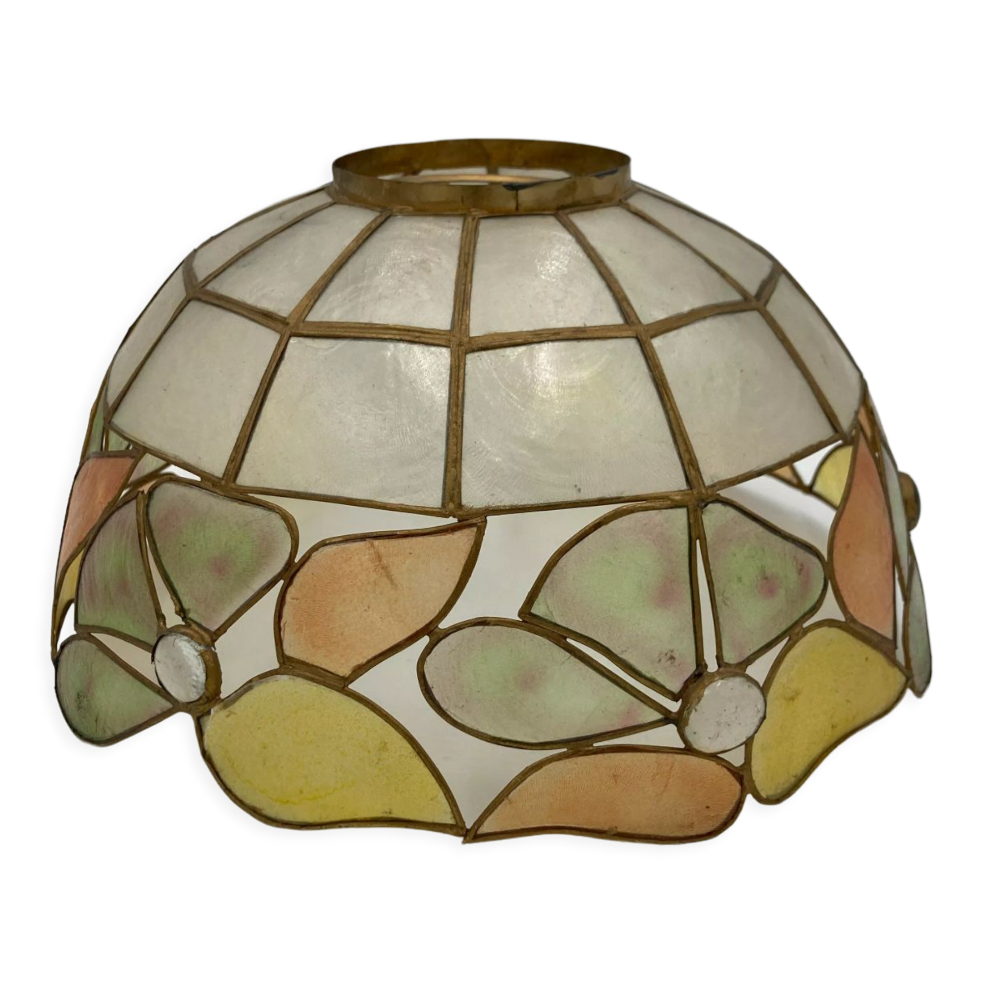 Suspension in mother-of-pearl flowers