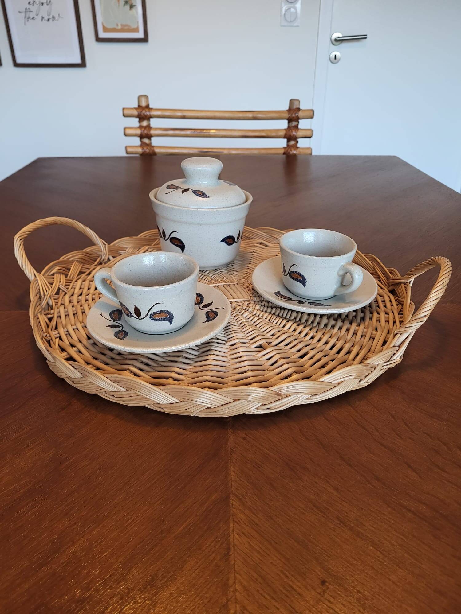 Plateau rond en osier tressé vintage