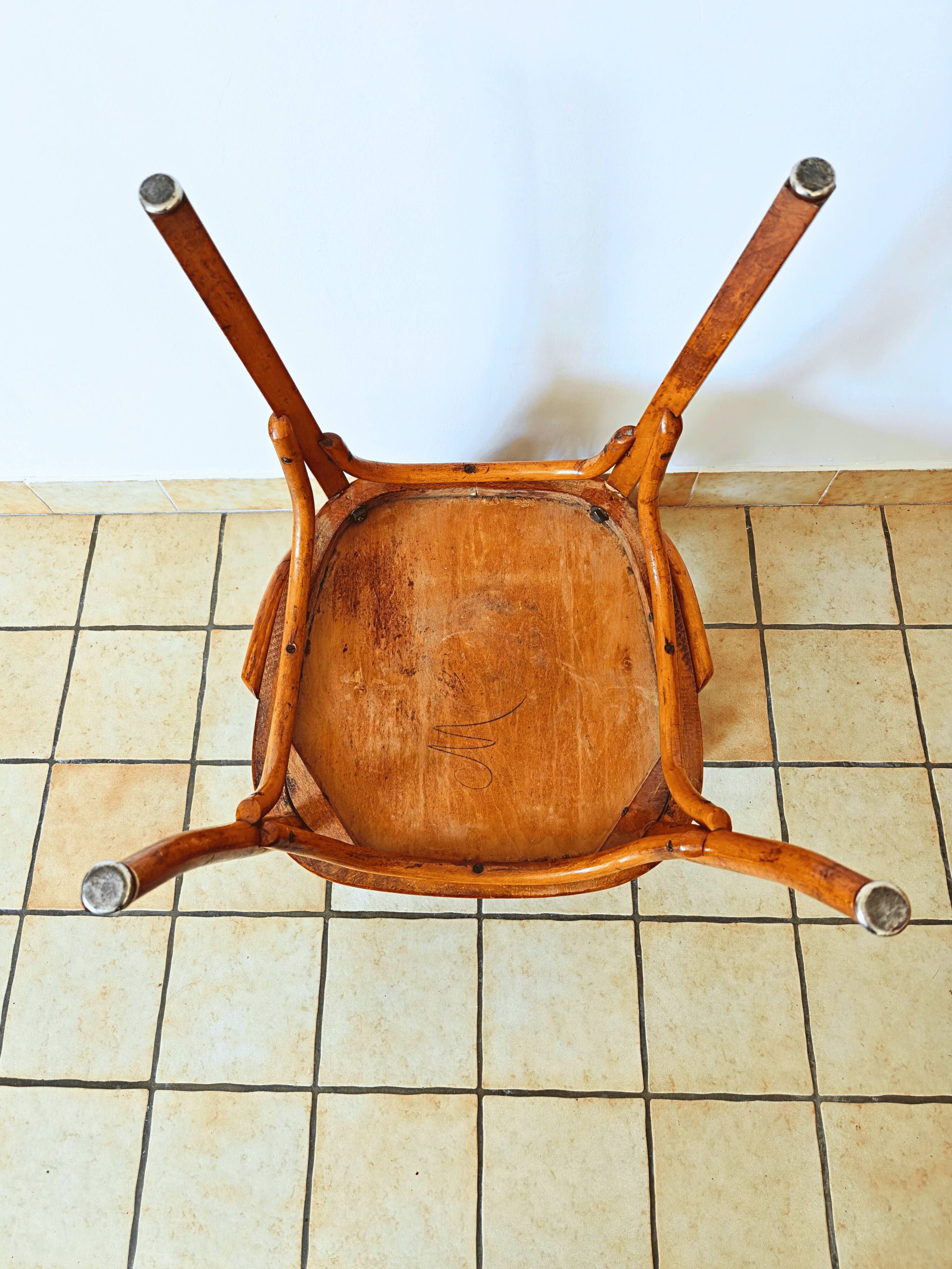 Art Nouveau office chair with curved wood attributed to J&J Kohn, 704 1/2 4V
