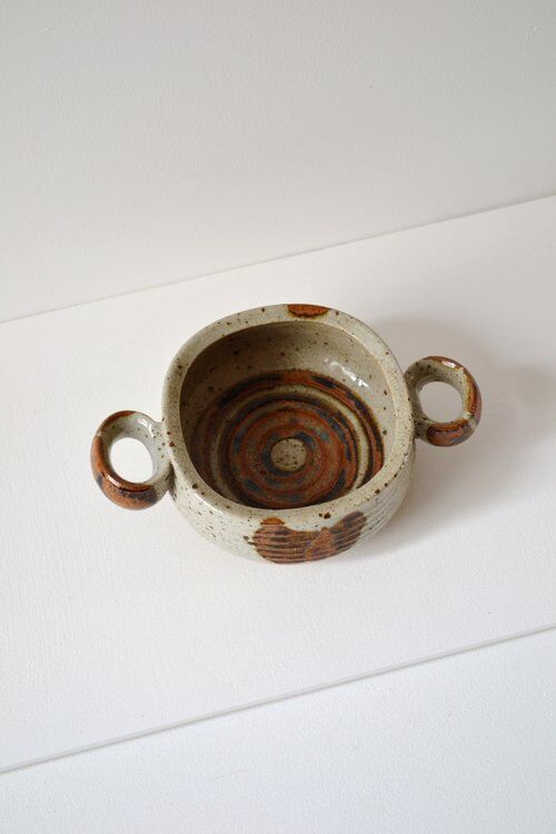 Double handle serving bowl