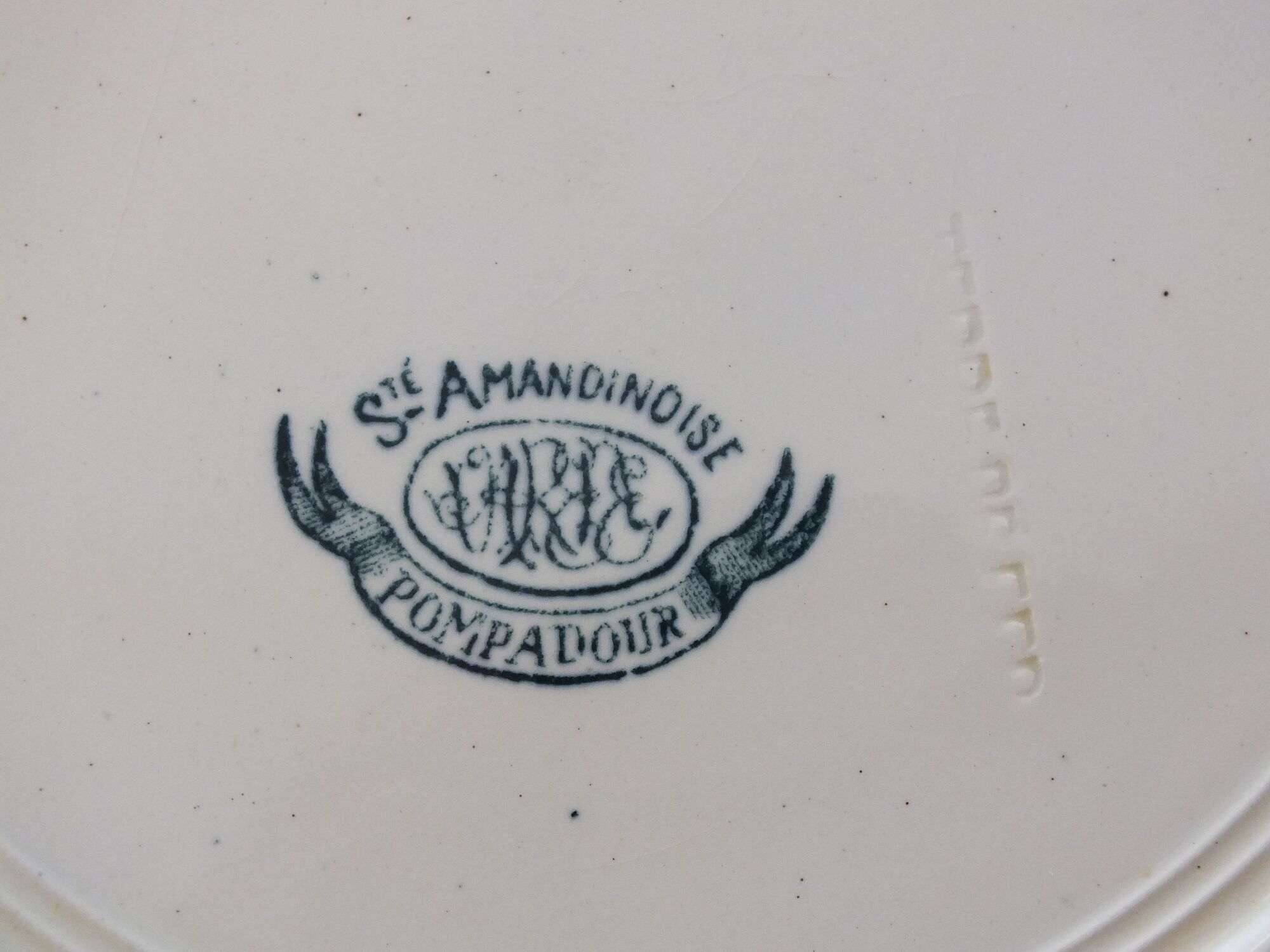 4 Assiettes plates en Terre de Fer Sté Amandinoise Pompadour