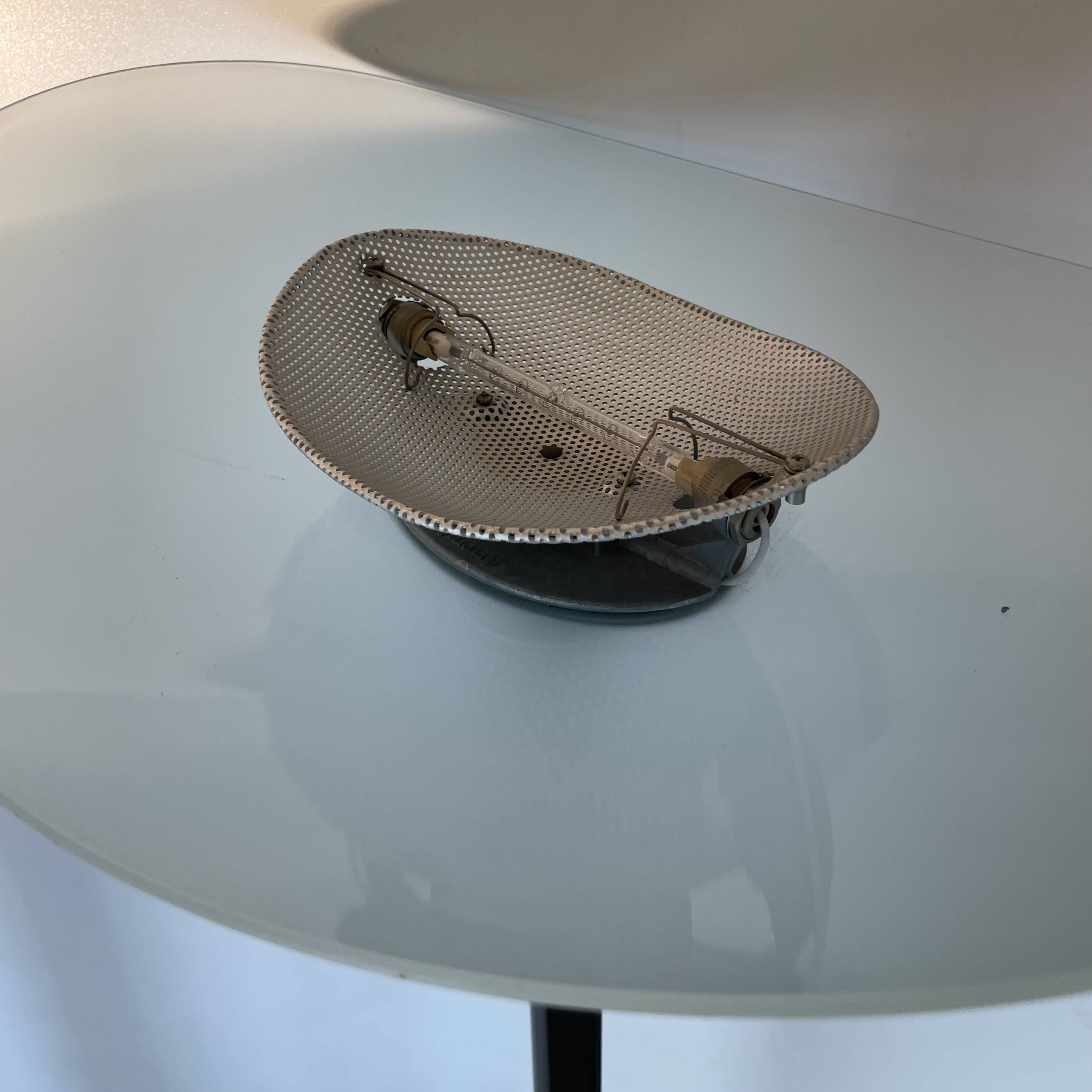 Tebe, lampe sur pied par Ernesto Gismondi pour Artemide, Italie, années 1980.