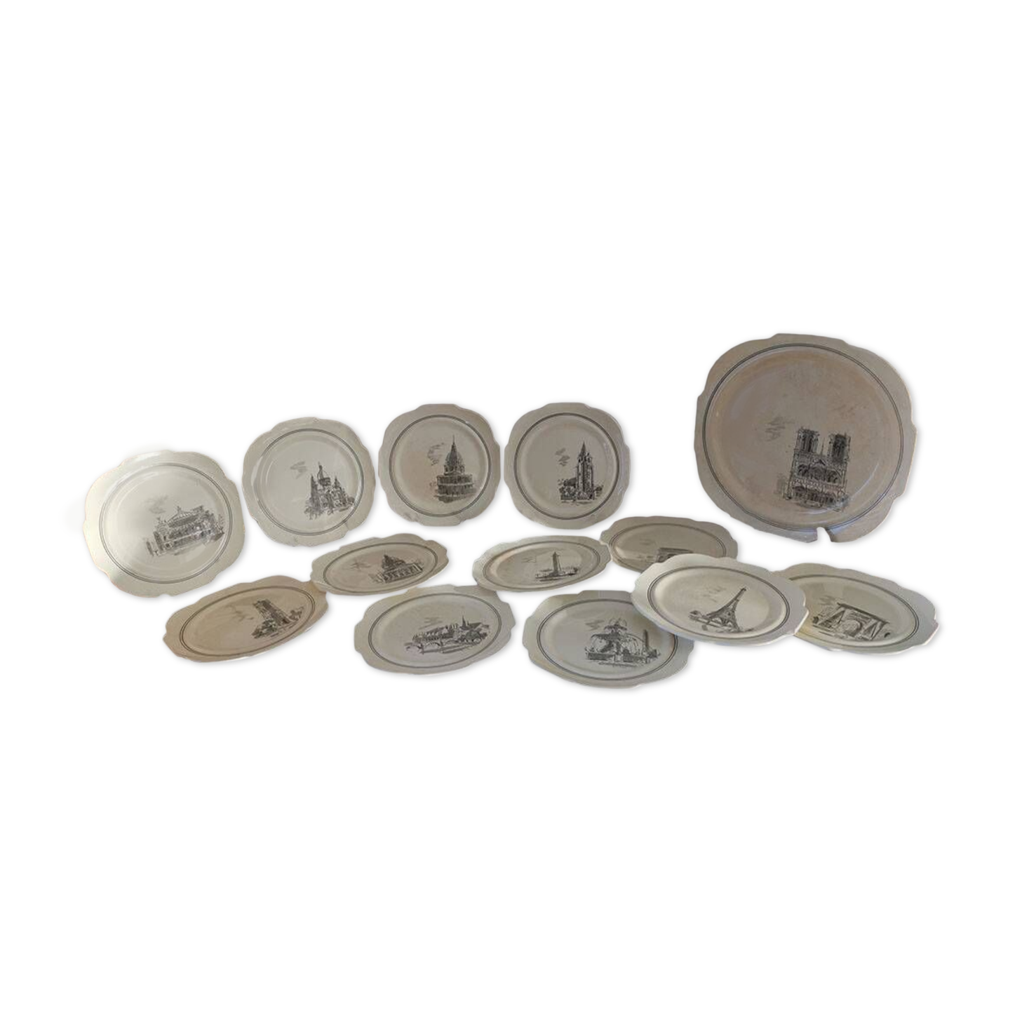 Série de 12 assiettes à dessert et son plateau à gâteaux Gien Paris Monuments