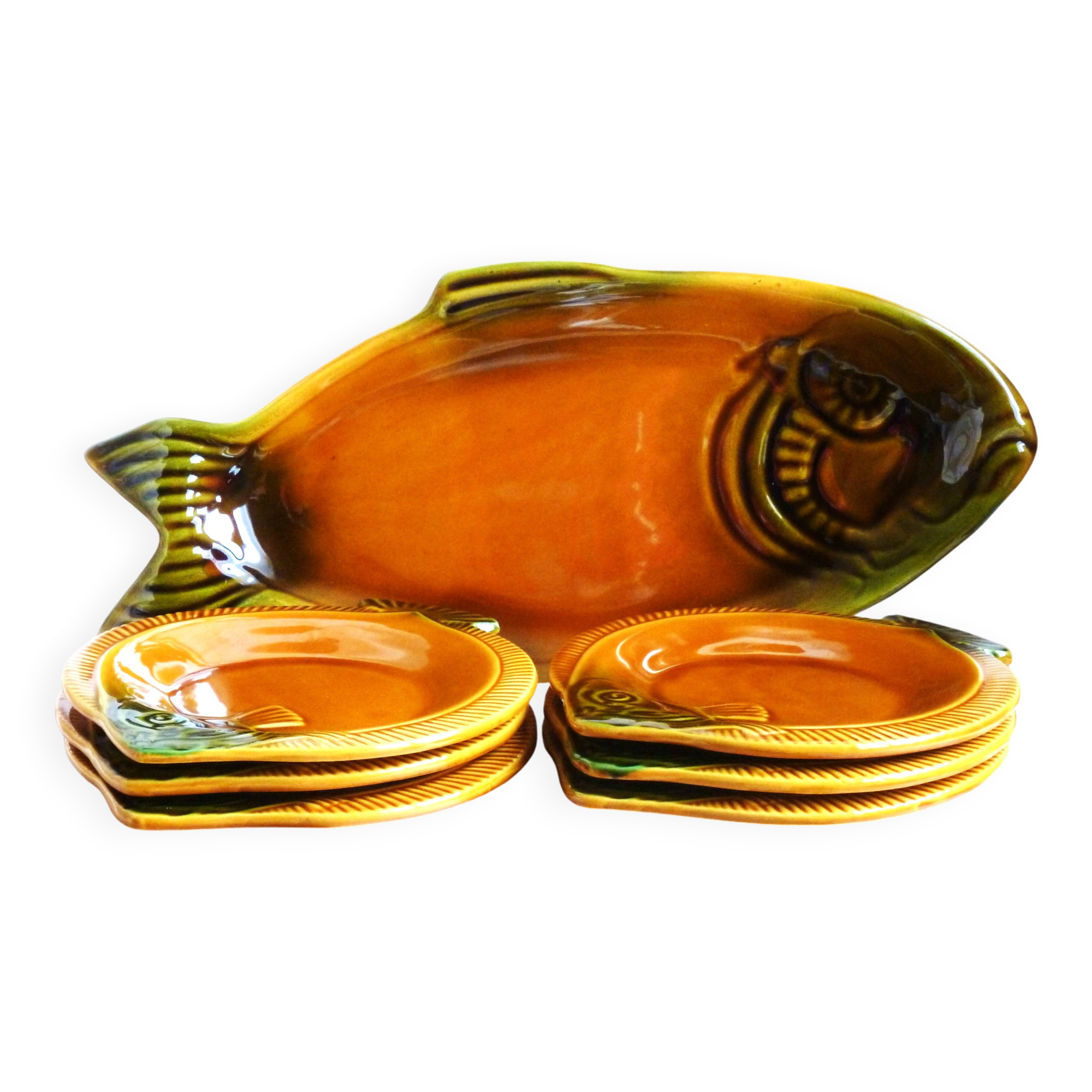Flat fish set and 6 barbotine plates, vintage fish set
