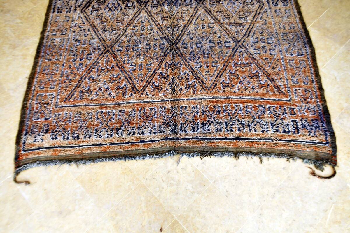 Moroccan Berber carpet Beni Mguild vintage 330 x 218 cm