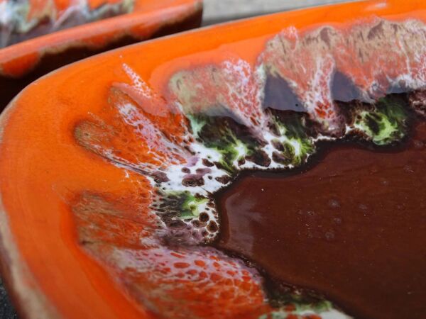 Paire de plats vintage français en faïence de Vallauris à glaçure orange