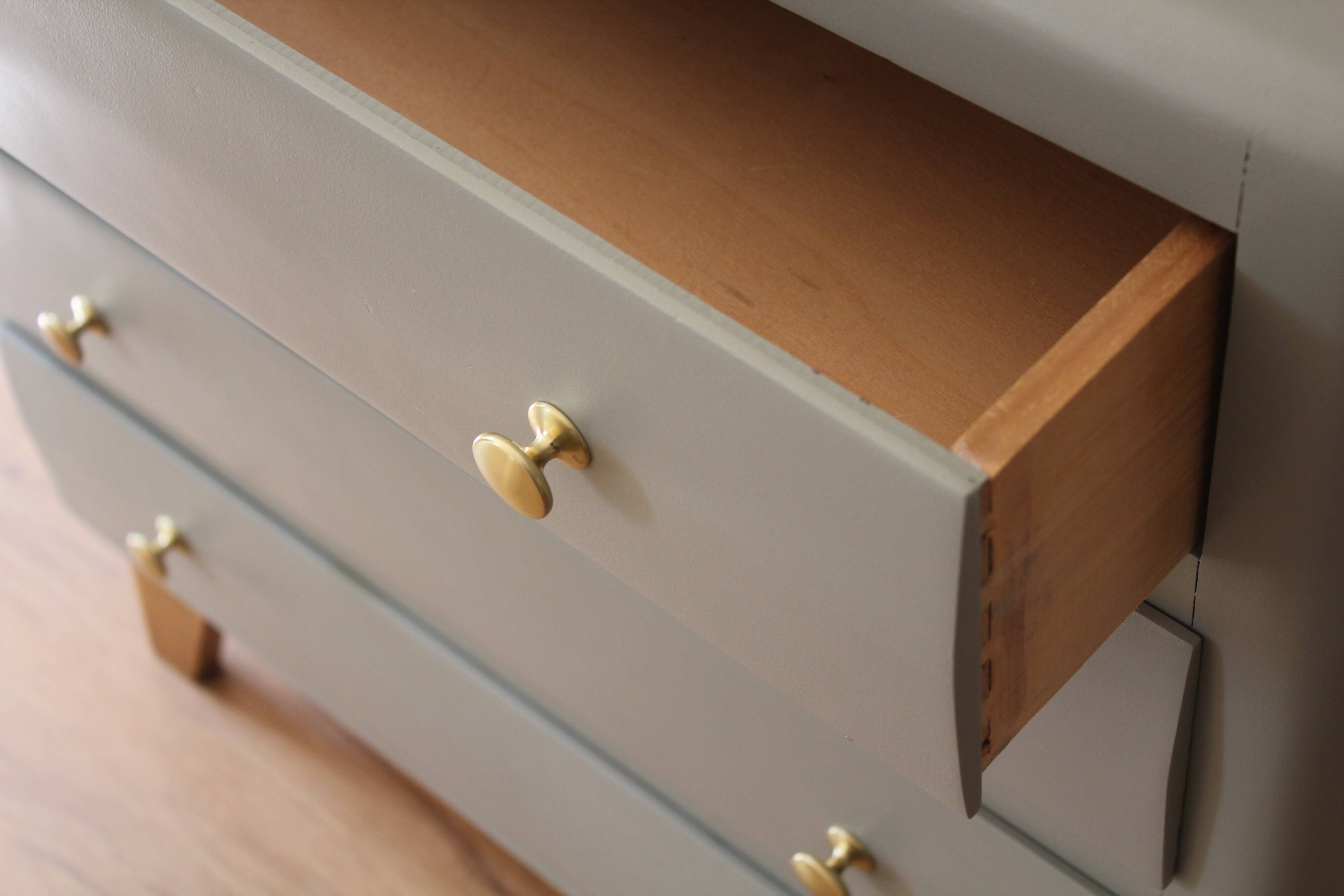 Vintage chest of drawers