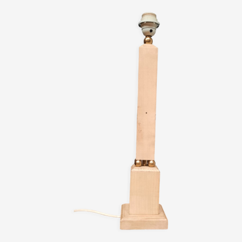 Obelisk-shaped lamp