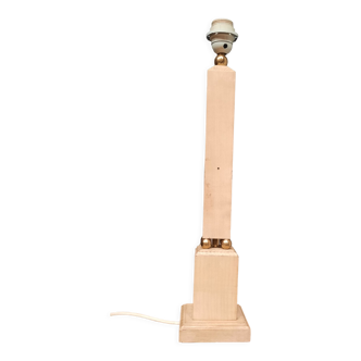 Obelisk-shaped lamp