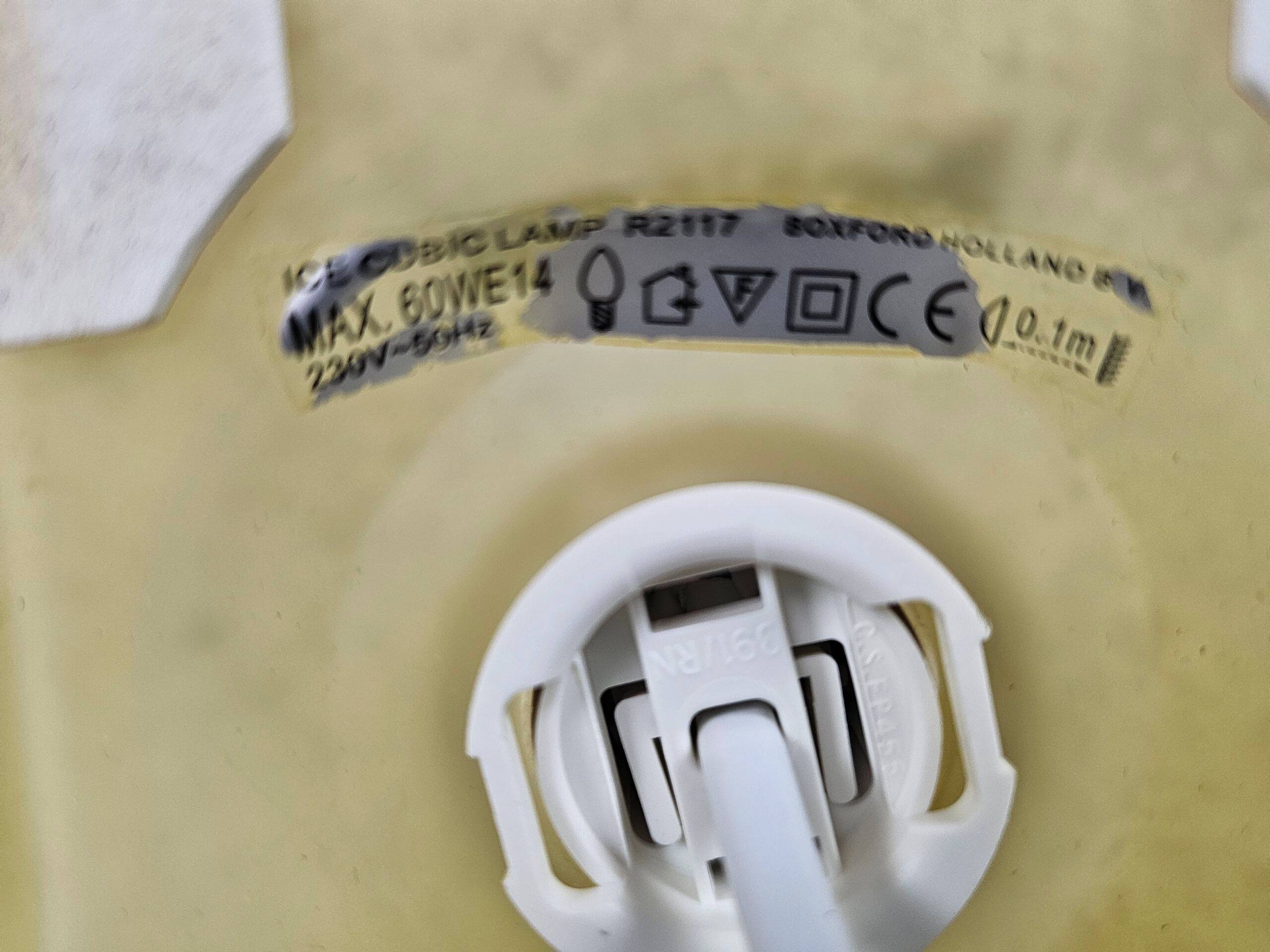 Dutch design - Icecubic lamp - Boxford Holland - Jan des Bouvrie - table la