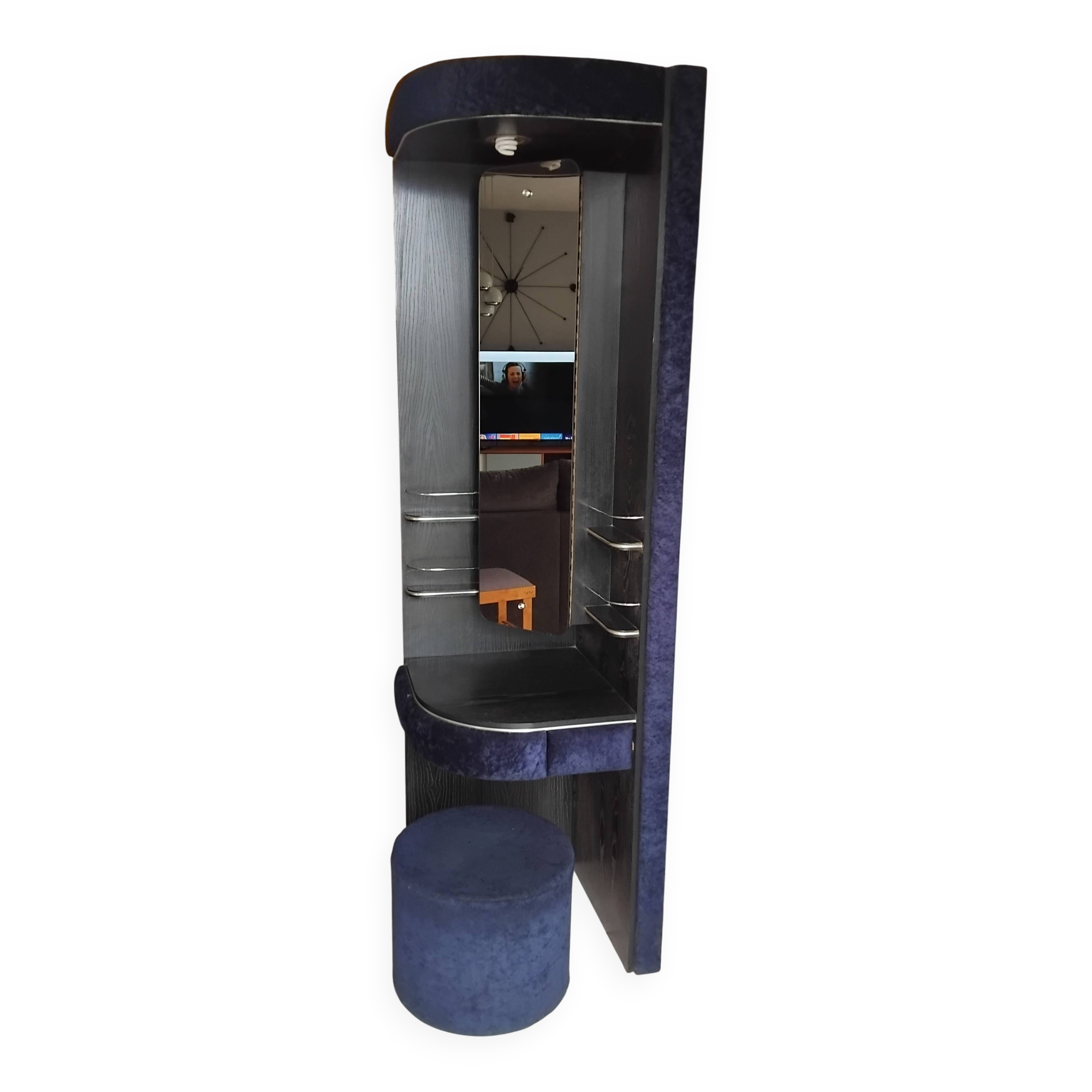 Vintage corner hairdresser from the 70s.