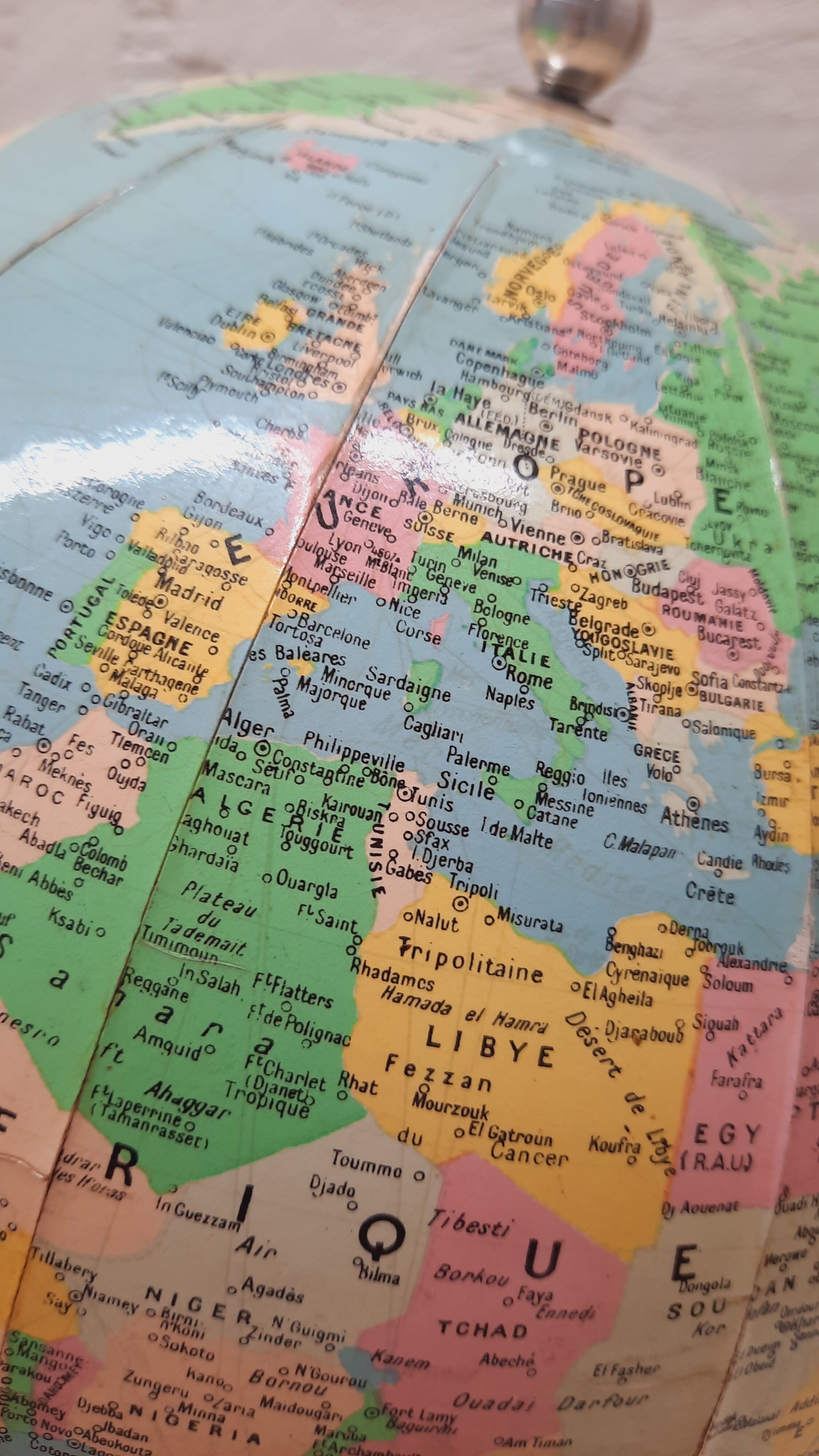 Globe Terrestrial Girard and Barrère