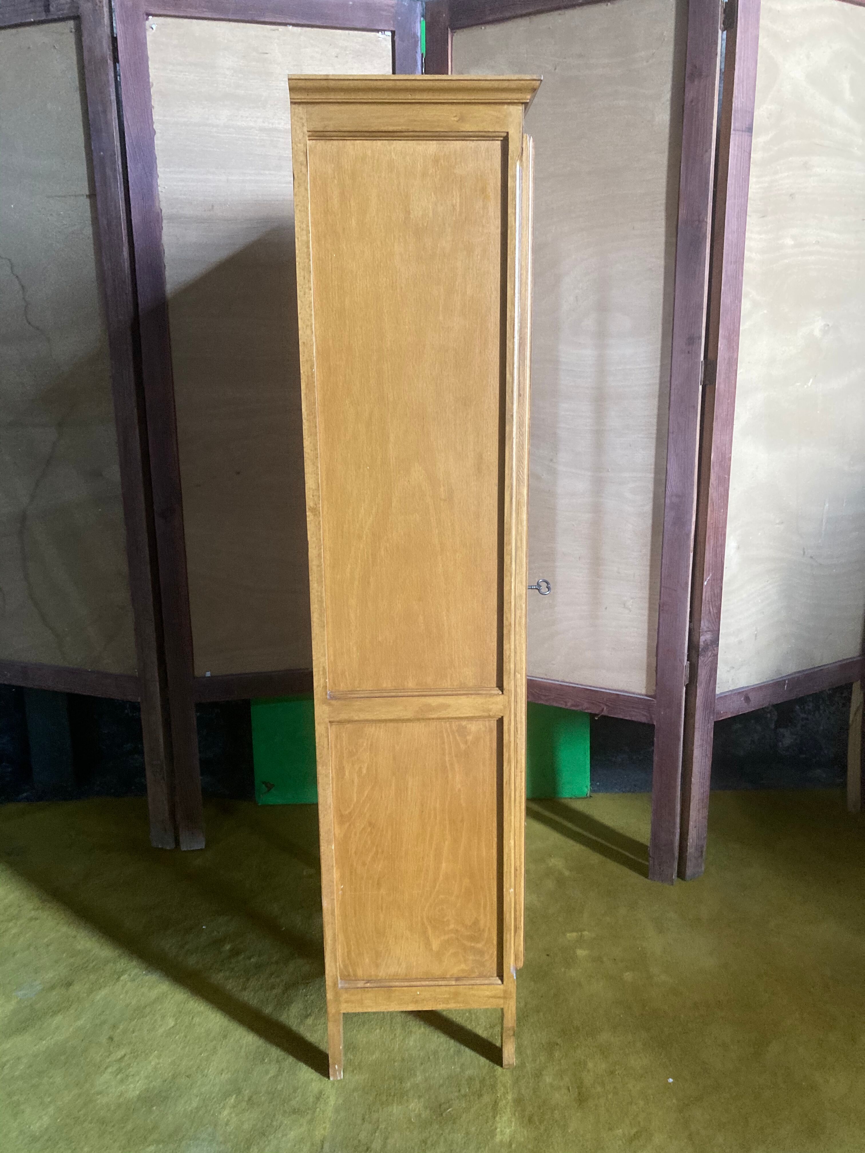 Parisian crosspiece cabinet