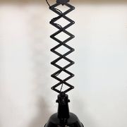 Lampe de plafond industrielle en émail noir à forme de ciseaux, années 1930
