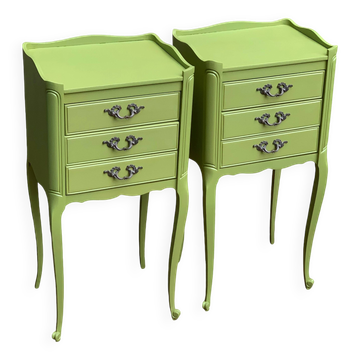 Paire de chevets kaki de style Louis XV